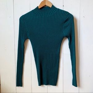 Green ribbed long sleeve Turtleneck